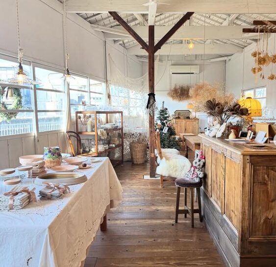 堺雑貨と喫茶室　le tiroir　店内