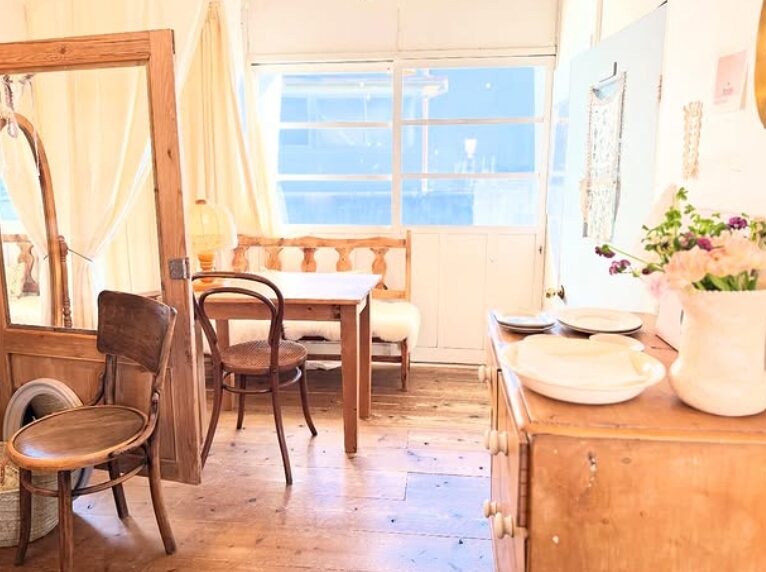 堺雑貨と喫茶室　le tiroir　店内