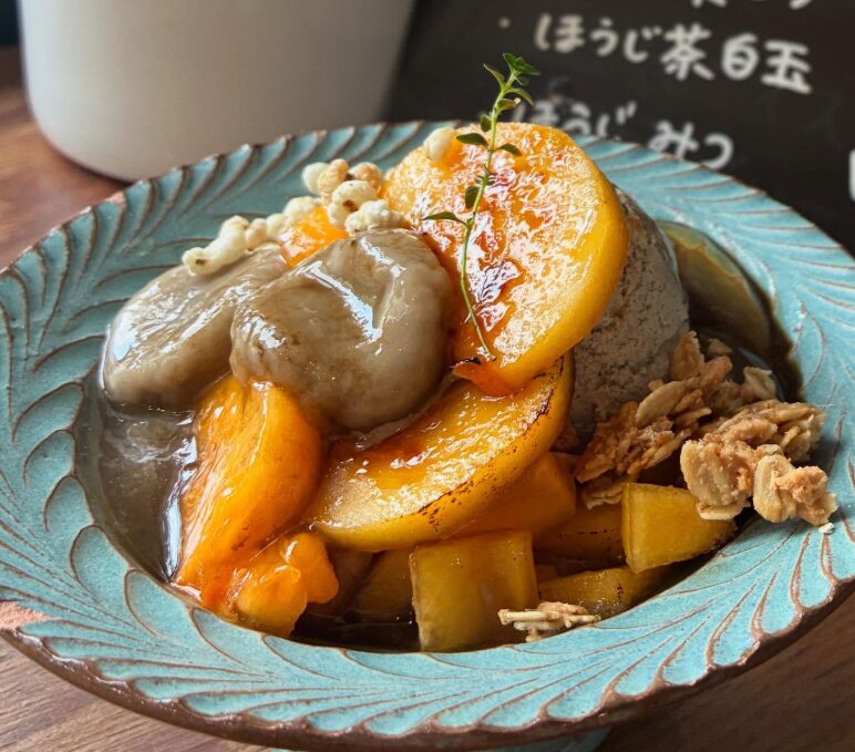 堺カフェ　kokage cafeの柿とほうじ茶のパフェ