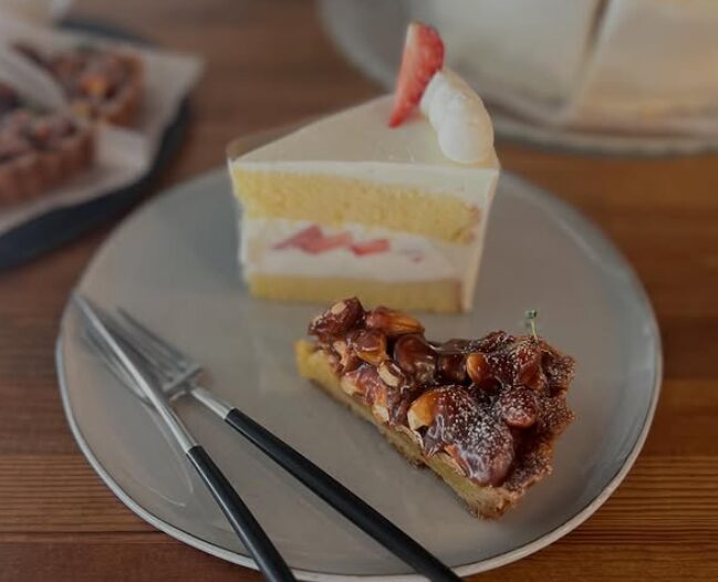 Lagurus cake&bread（ラグラス）のショートケーキとタルト