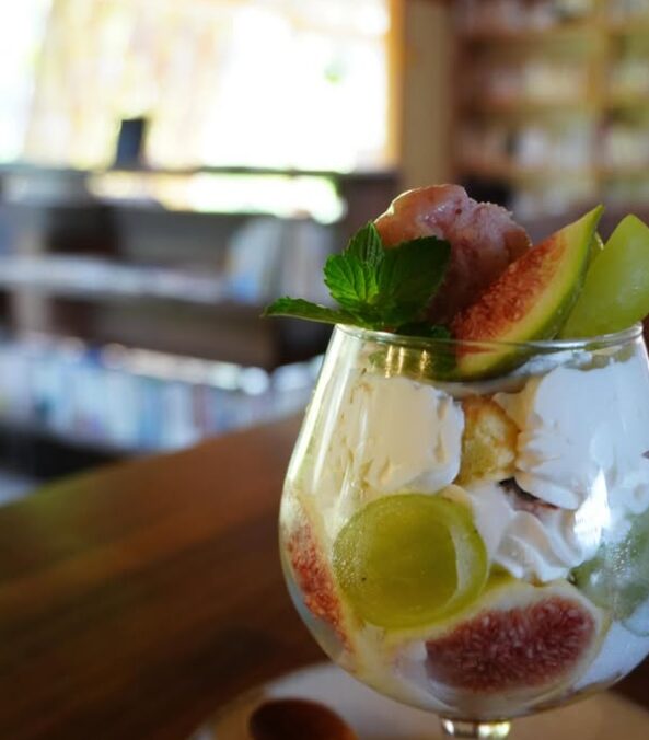 TOGO BOOKS nomadikのイチジクのパフェ