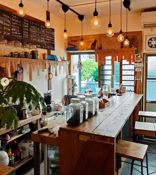 ネコグラ珈琲焙煎所の店内