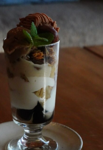 TOGO BOOKS nomadikの和栗のパフェ