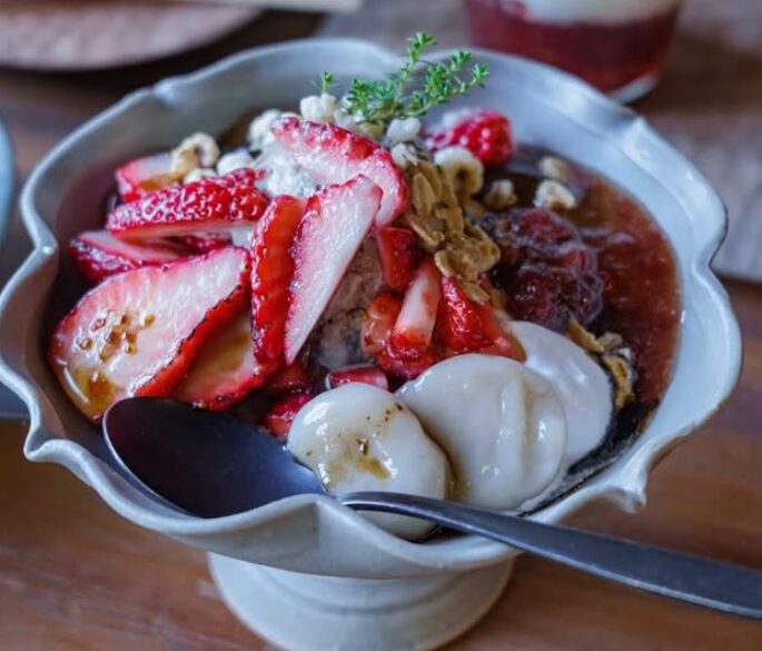 堺カフェ　kokage cafeのいちごとほうじ茶のパフェ