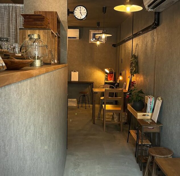 堺カフェ　珈琲とおやつ 日と月coffee　店内