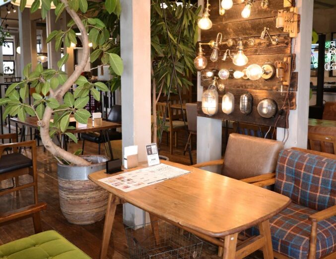 ANTIQUA TREE CAFE（アンティカツリーカフェ）の店内