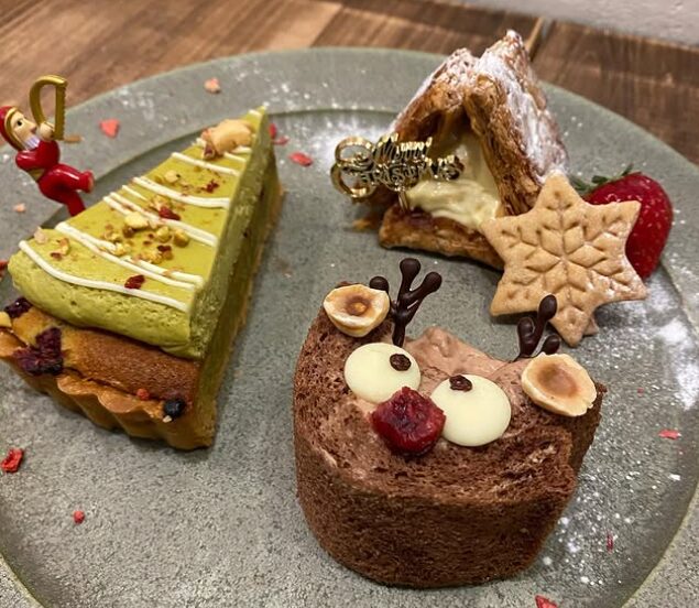 おやつcafe HOLIC（おやつカフェ ホリック）クリスマスプレート 大阪 2025
