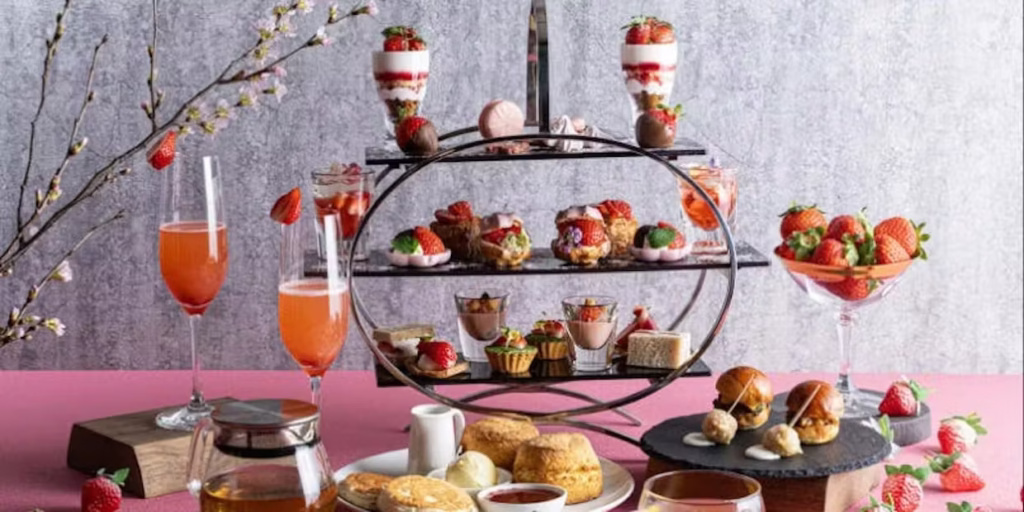 Bella Dining Cafe苺のアフタヌーンティーの写真