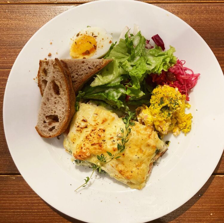 Cafe & Books Bibliotheque 大阪梅田のプレート