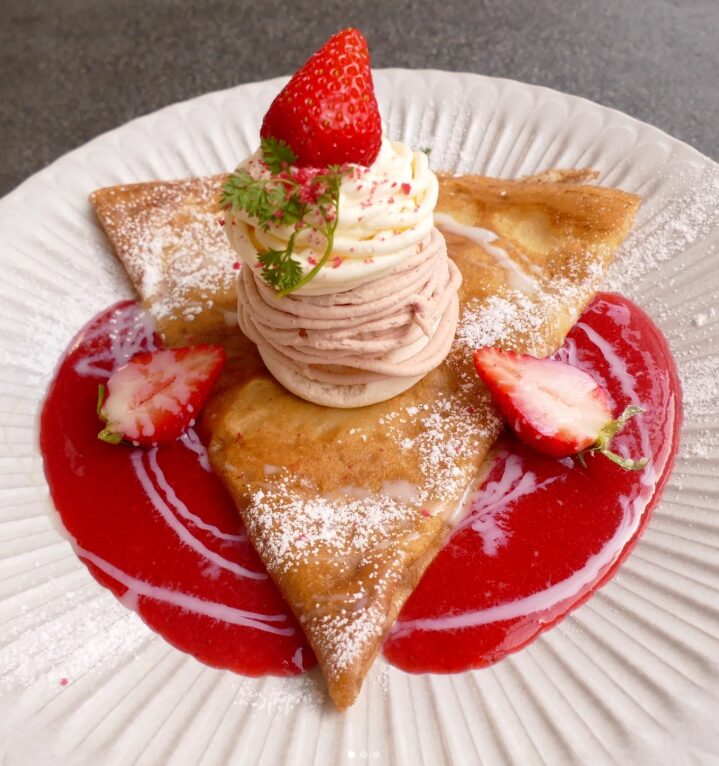 クレープリー・スタンド シャンデレールのクレープいちご
