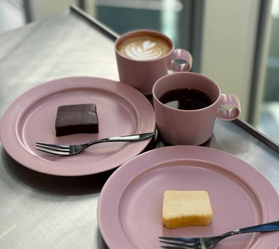  LOHE COFFEE & COFFEE COCKTAIL / 大阪梅田店のケーキ