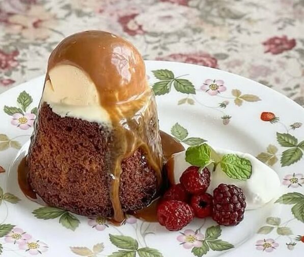 北浜レトロ（北浜）の
スティッキートフィープディング