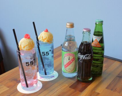 55+ cafe 大阪城公園 クリームソーダ