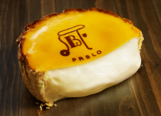 PABLOの冷凍チーズタルト。大阪発のチーズタルト専門店の人気商品で、自宅で焼き立て食感が楽しめるお取り寄せスイーツ