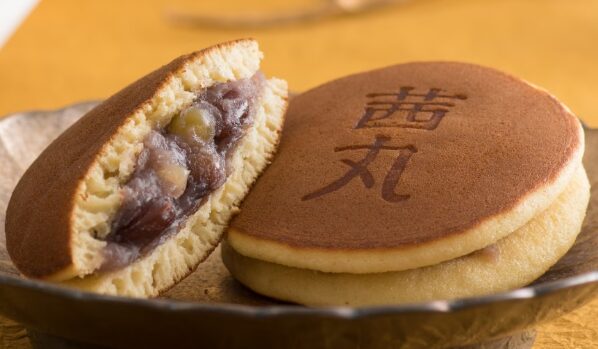 茜丸本舗の五色どらやき。5色のあんこが華やかな大阪の人気どら焼きで、お中元・手土産向けお取り寄せ和菓子