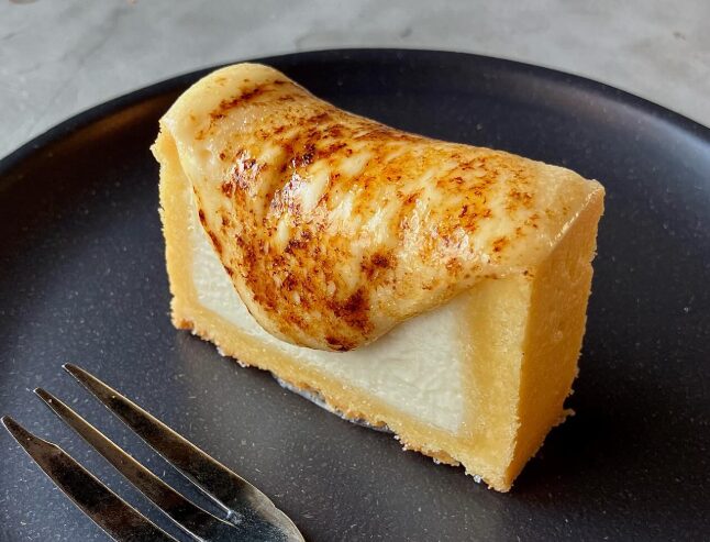 cafe sud（カフェ シュッド）の表面を香ばしく焼いたブリュレチーズケーキ