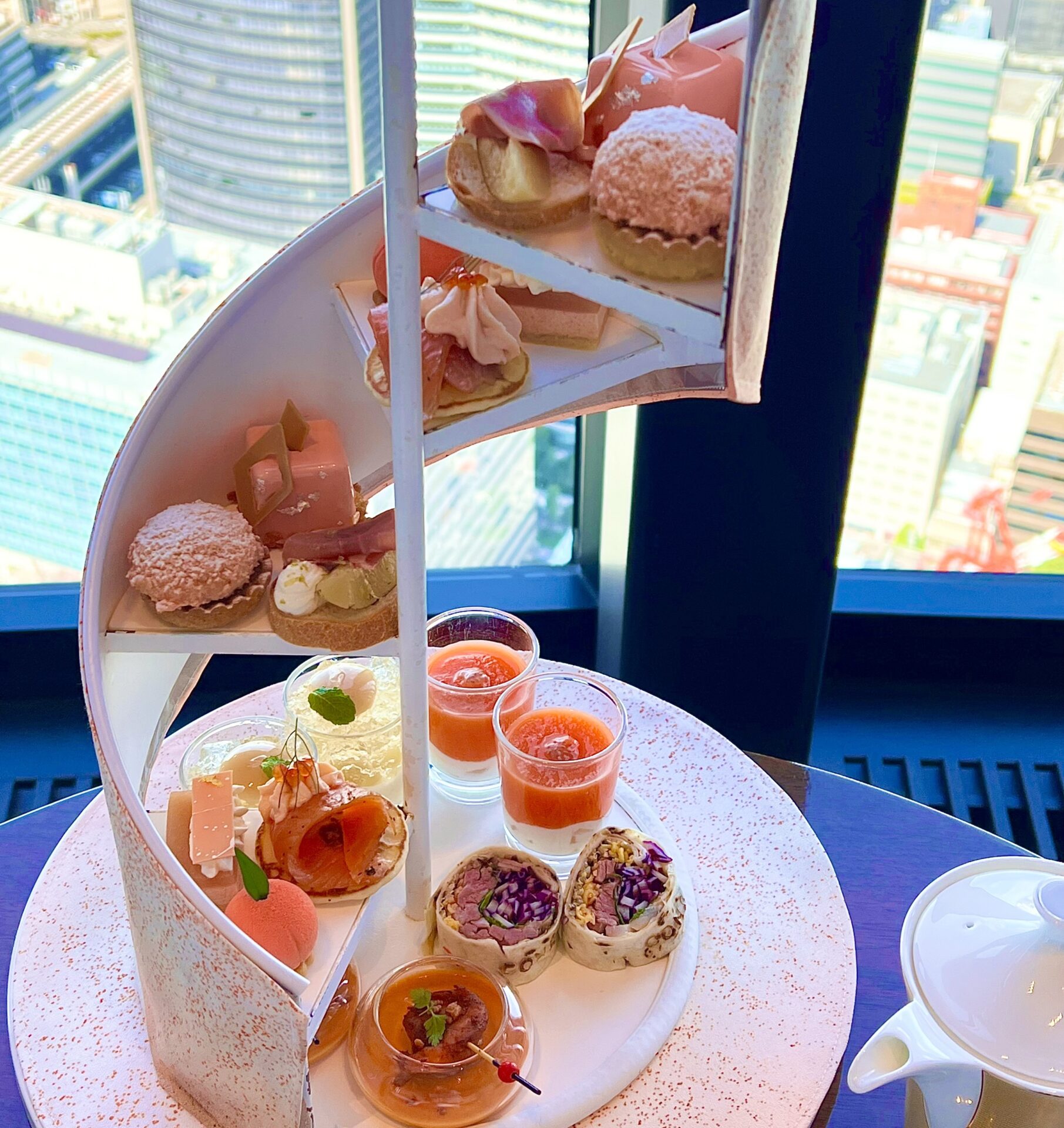 コンラッド大阪 40 Sky Bar & Loungeの眺望とアフタヌーンティー