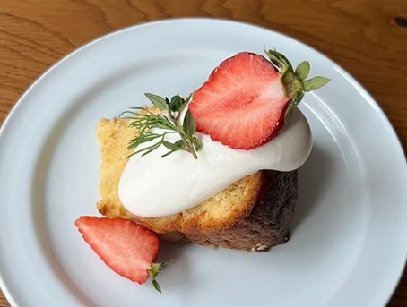 茨木カフェのおすすめスイーツ｜苺と生クリームのショートケーキ