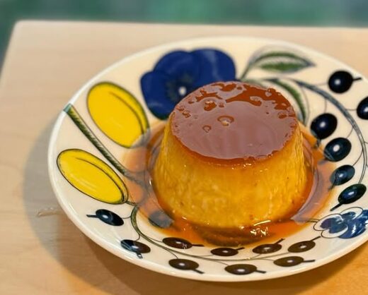 kahvila kiitosの北欧食器に盛る手作りプリン