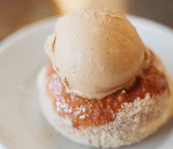 merci喫茶店のシュークリーム