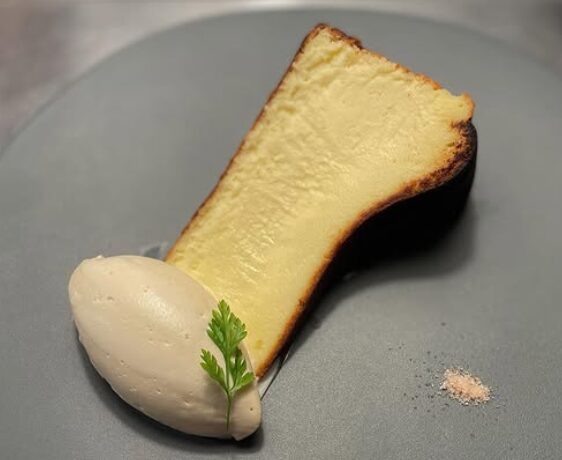 心斎橋焙煎所の濃厚なバスクチーズケーキとアイスクリーム