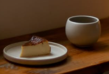 SLIGHT COFFEE ROASTERYの自家焙煎コーヒーとバスクチーズケーキ
