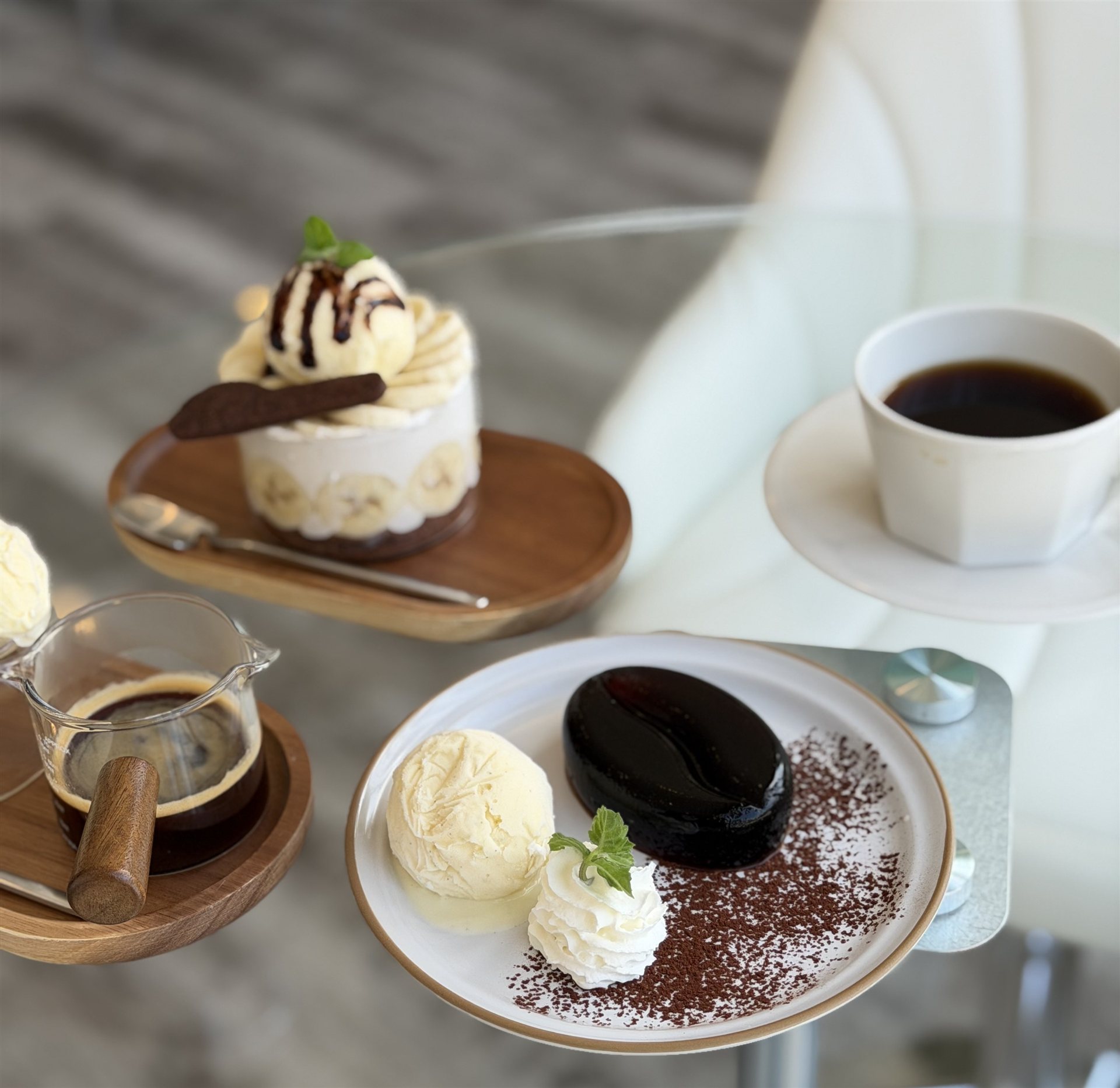 T-3 ROASTERYのコーヒー豆型ゼリーのデザートプレートと自家焙煎コーヒー(長居・鶴ヶ丘)