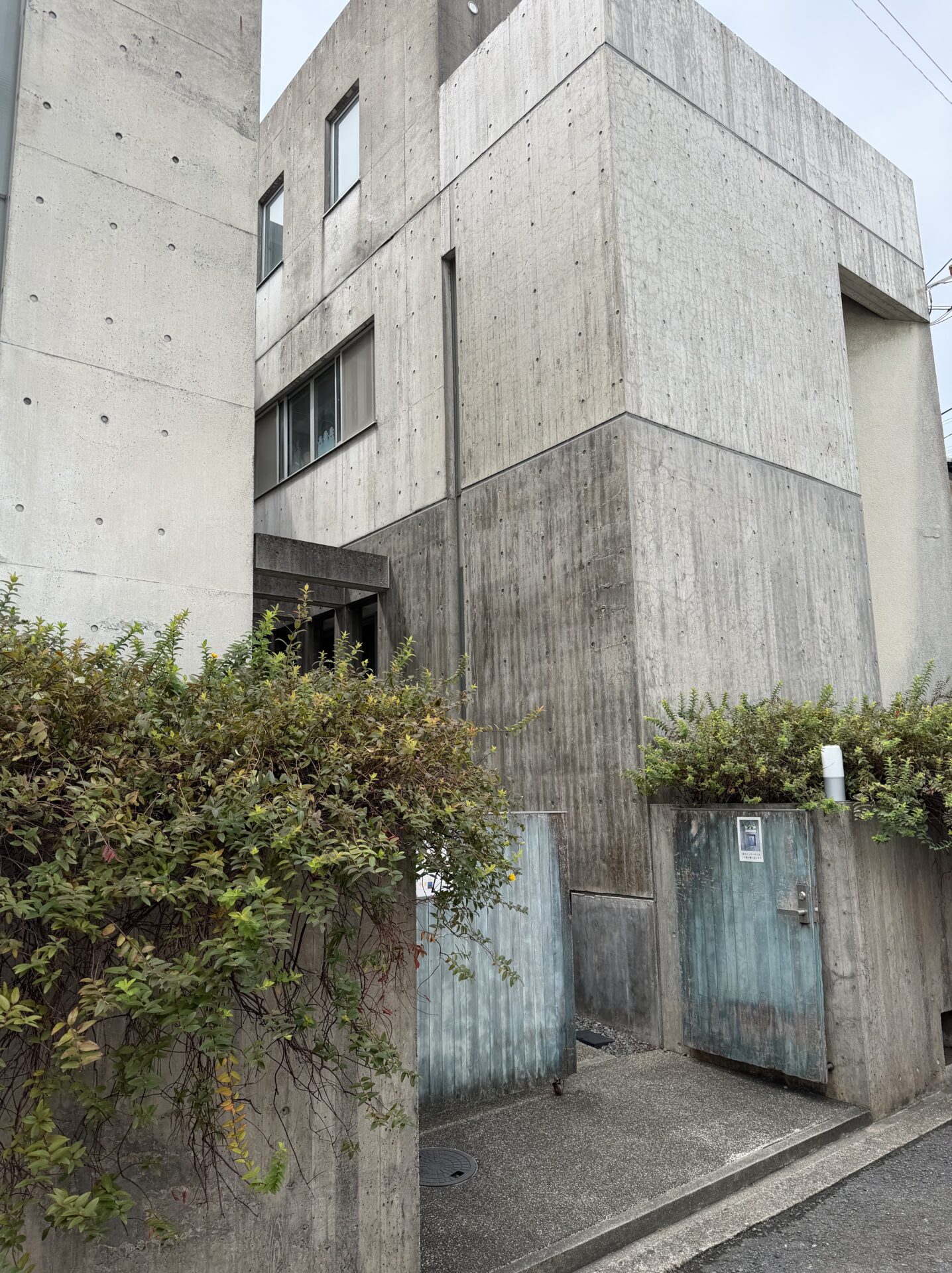 阿倍野区阪南町にあるミスルトウ喫茶店のコンクリート外観