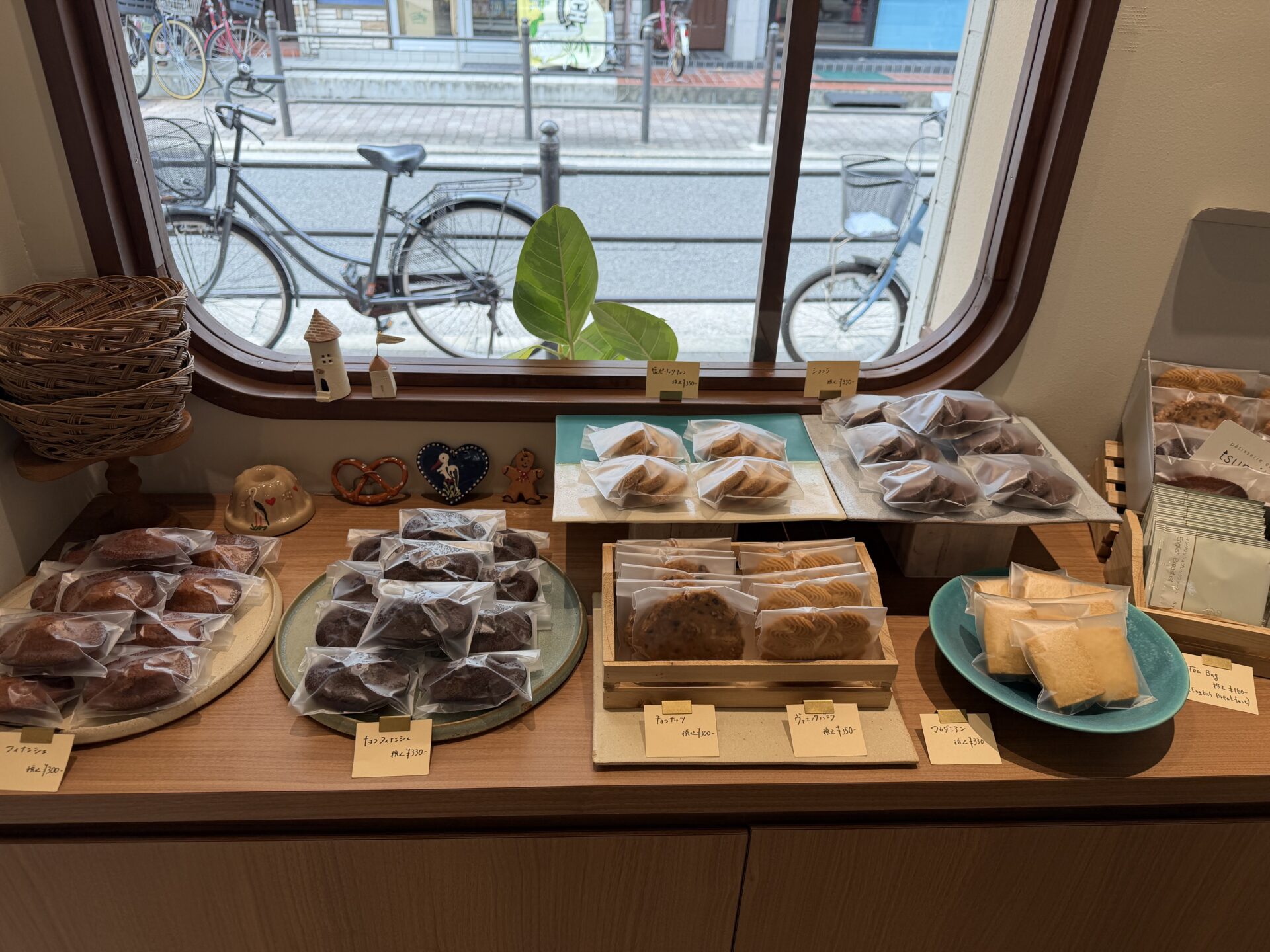 patisserie cafe tsumikiの焼き菓子コーナー